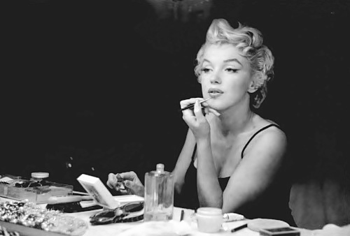MAC-Marilyn-Monroe-Makeup-Collection-Autumn-2012 (1)